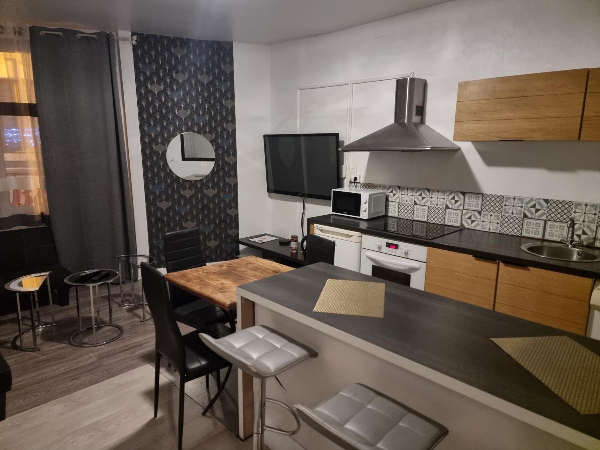 Gite Pour Professionnels En Deplacement - Centre Ville - Parking Gratuit Bellac Exterior foto